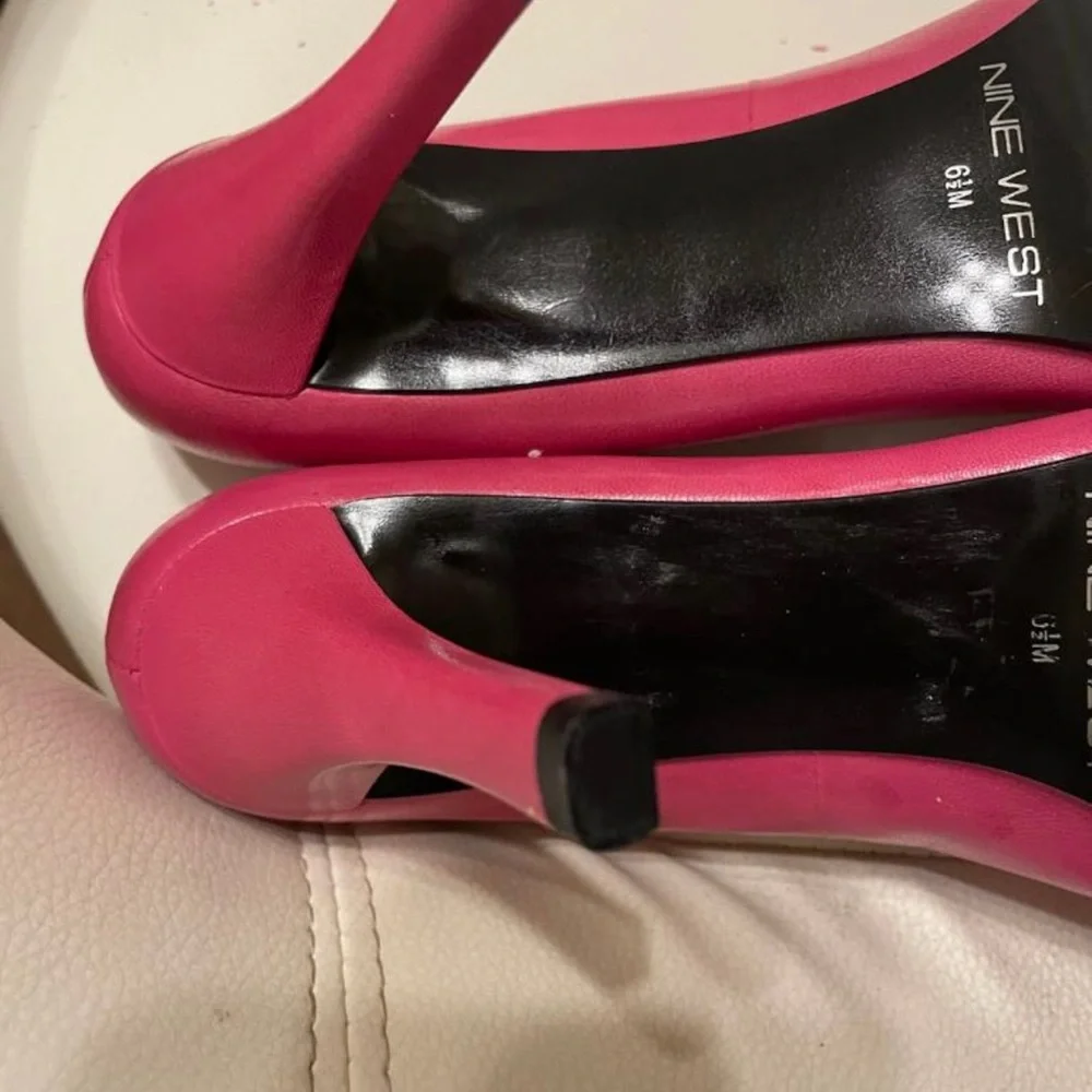 Size 61/2 9 West shoes - Picture 6 of 7